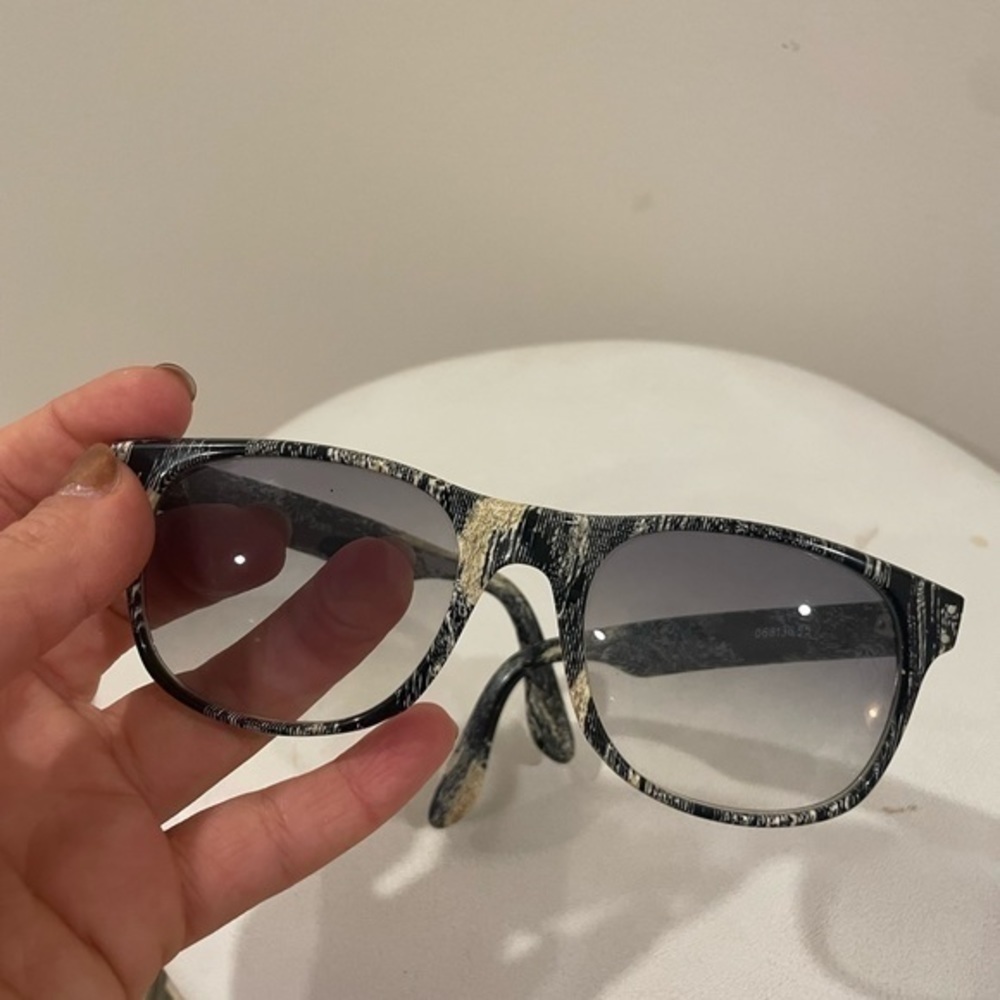Sunglasses - Picture 3 of 7